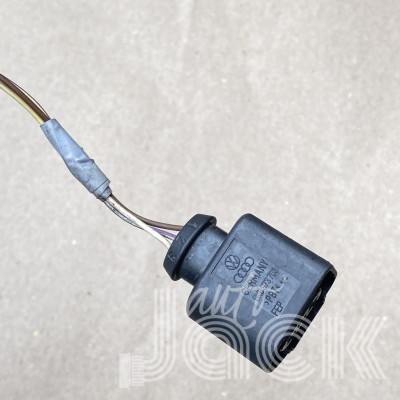 Роз'єм для Audi oe 8K0973703 Роз'єм для Audi oe 8K0973703