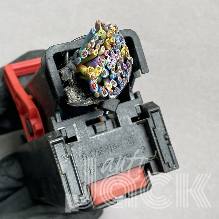 Роз'єм для Audi oe 0-1718614-1С