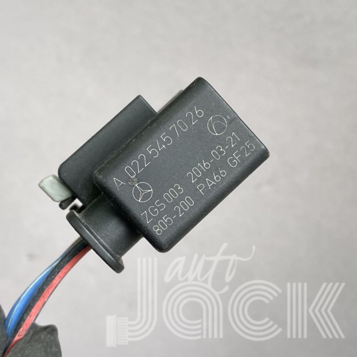 Роз'єм для Mercedes Benz oe A0225457026