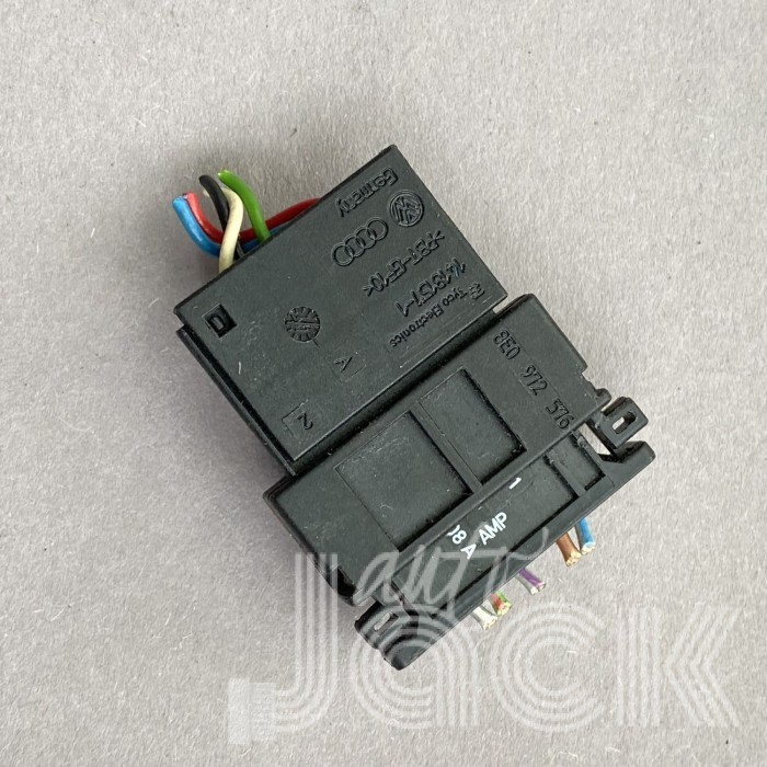 Разъем для Audi oe 8E0972576