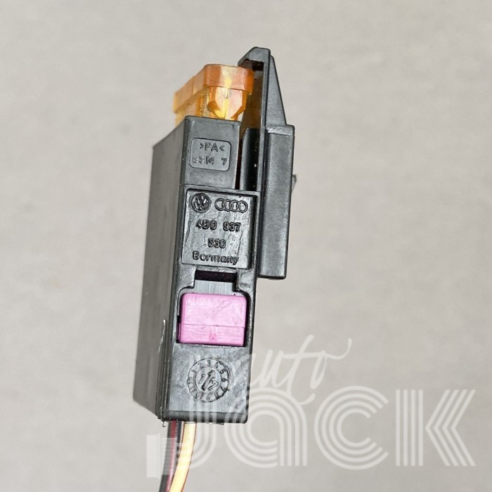 Роз'єм для Audi oe 4B0937530