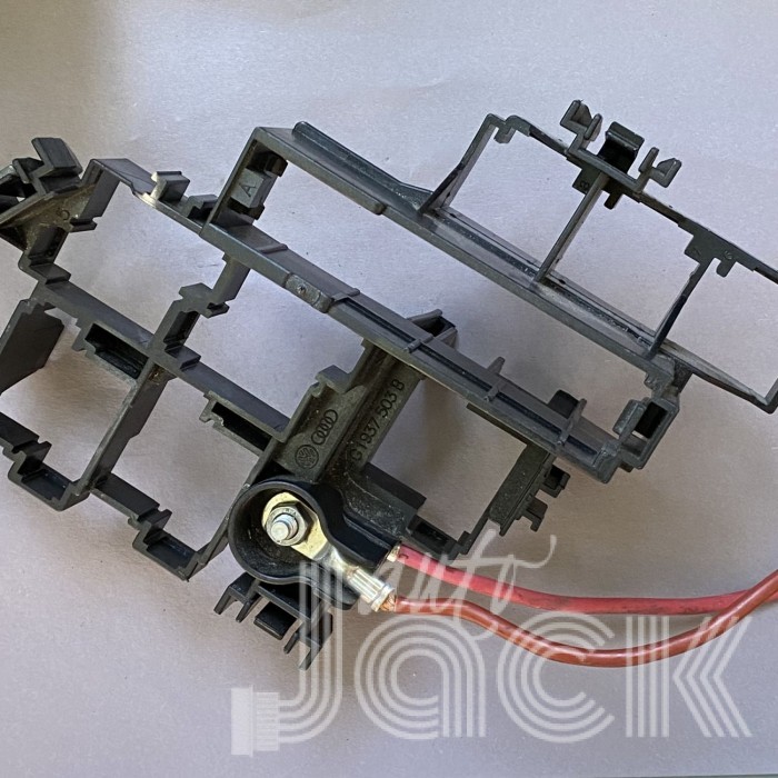 Кронштейн блоку запобіжників для Audi oe 4G1937503B