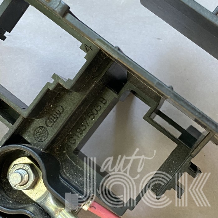 Кронштейн блоку запобіжників для Audi oe 4G1937503B
