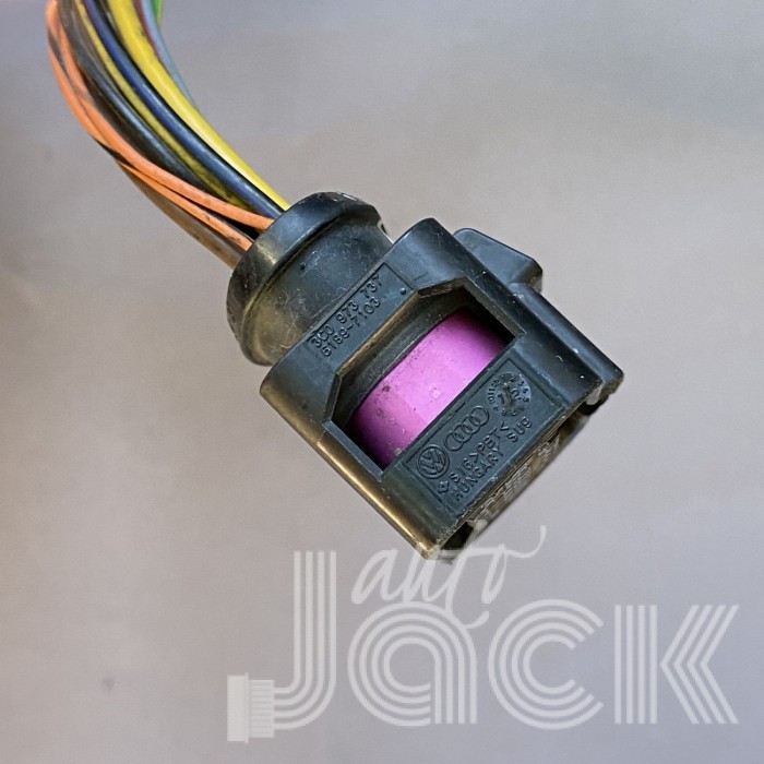 Роз'єм для Audi oe 3C0973737