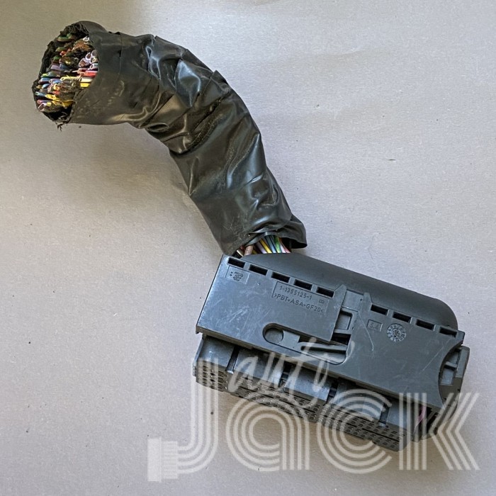 Роз'єм для Audi oe 8K0906385