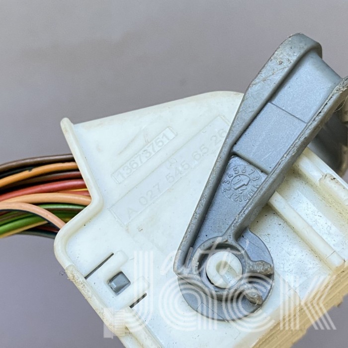Роз'єм для Mercedes Benz oe A0275456526