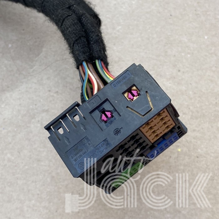 Разъем для Audi oe 3B7035444A