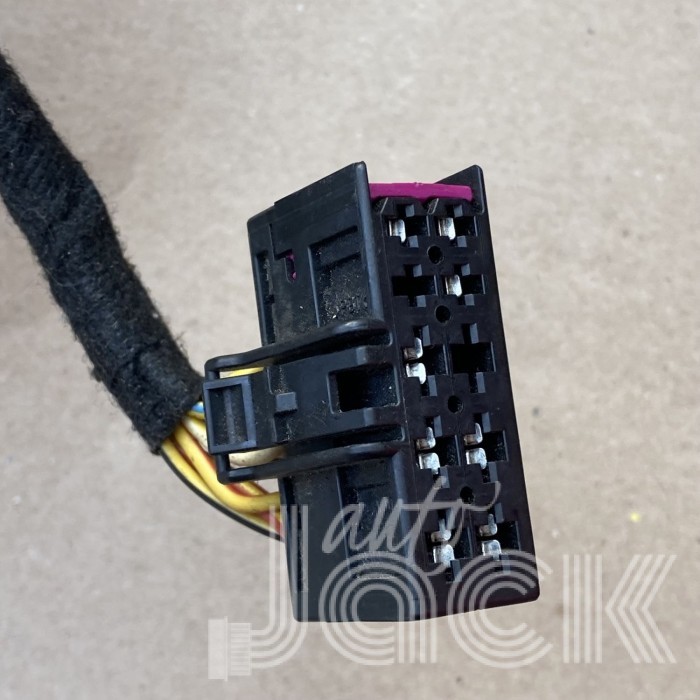 Роз'єм для Volkswagen oe 8E0972710 Роз'єм для Volkswagen oe 8E0972710