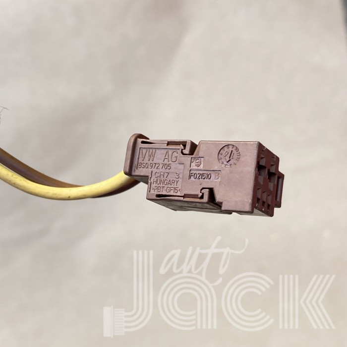 Роз'єм для Volkswagen oe 8S0972705