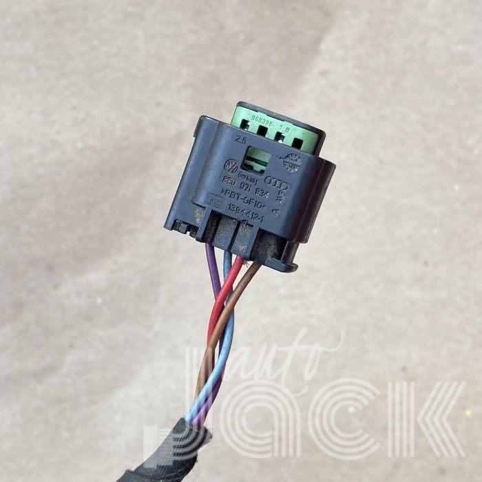 Роз'єм для Volkswagen oe 8E0971934