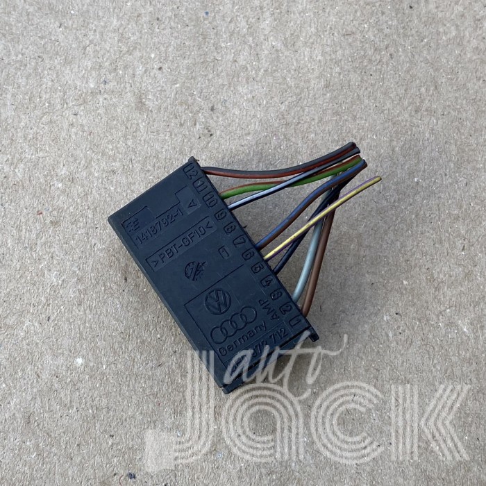 Роз'єм для Volkswagen oe 8E0972712