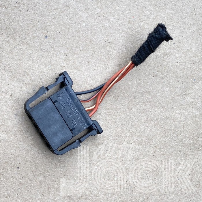 Роз'єм для Audi oe 4D0972704