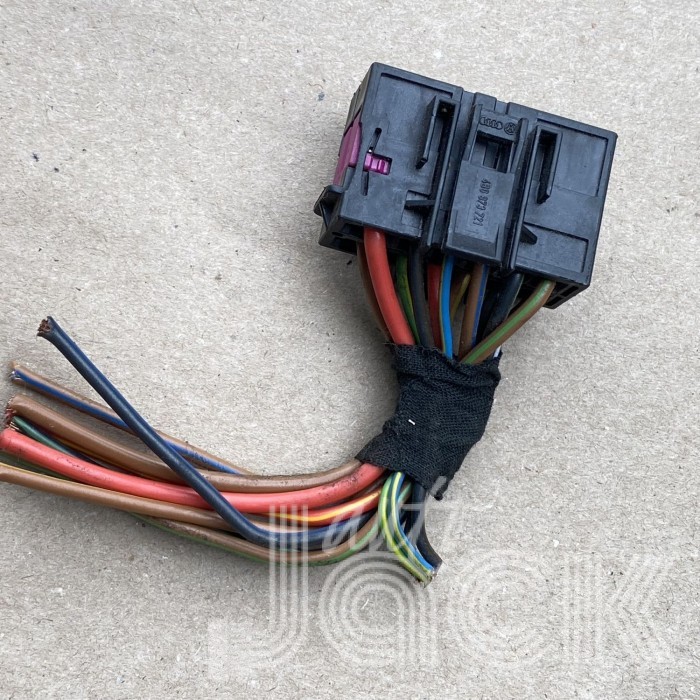 Роз'єм для Volkswagen oe 4B0973721