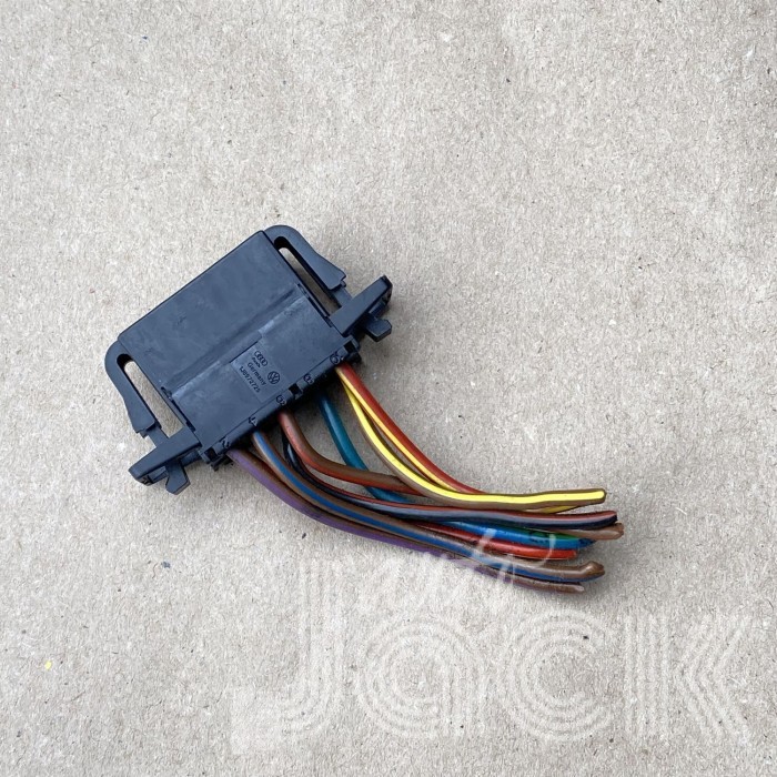 Разъем для Audi oe 1J0972725