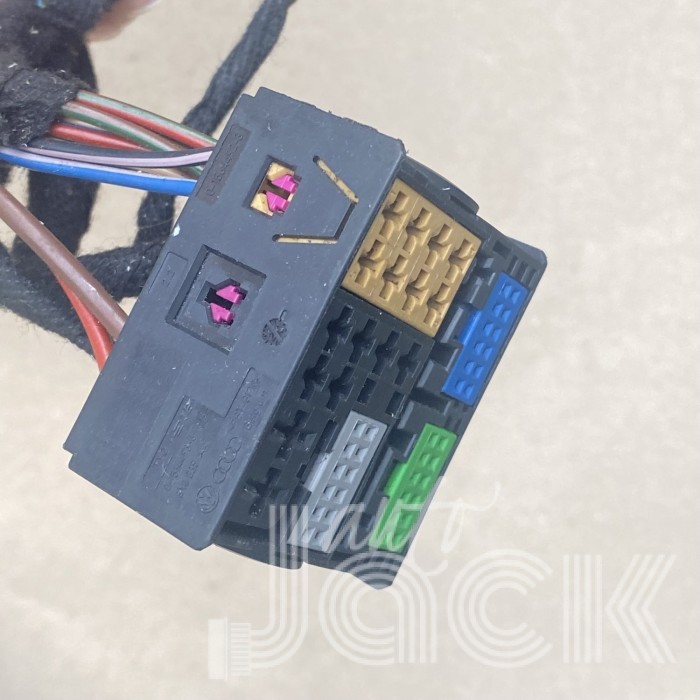 Роз'єм для Volkswagen oe 8X0035444 Роз'єм для Volkswagen oe 8X0035444