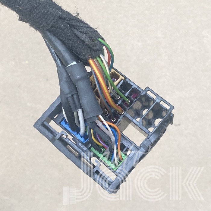 Роз'єм для Audi oe 3B7035444A Роз'єм для Audi oe 3B7035444A