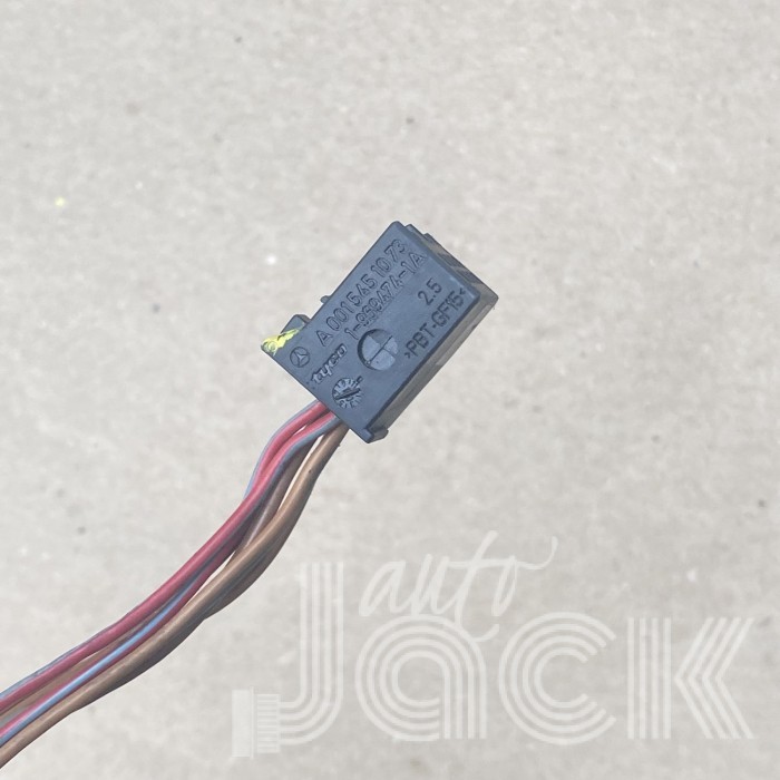 Роз'єм для Mercedes Benz oe A0015451073