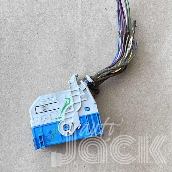 Роз'єм для Ford oe 32198X07Q