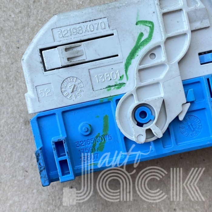 Роз'єм для Ford oe 32198X07Q