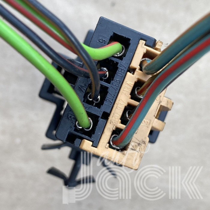 Роз'єм для Audi oe 4B0937714 Роз'єм для Audi oe 4B0937714