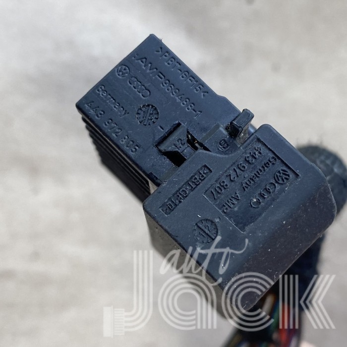 Роз'єм для Audi oe 443972805