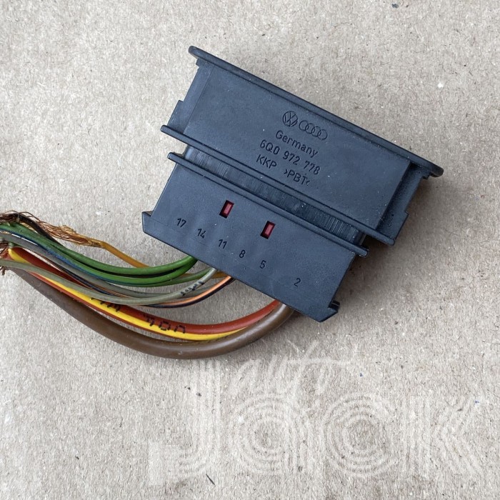 Роз'єм для Volkswagen oe 6Q0972778