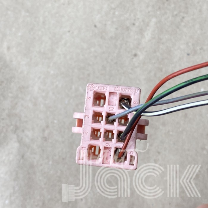 Роз'єм для Audi oe 8D0937733