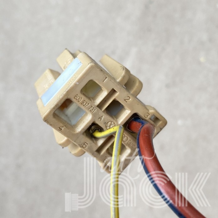 Роз'єм для Audi oe 8D0937731A