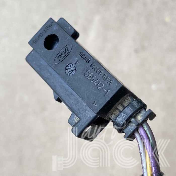 Роз'єм для Ford oe 9654121 Роз'єм для Ford oe 9654121