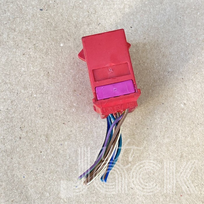 Разъем для Audi oe 1J0937743