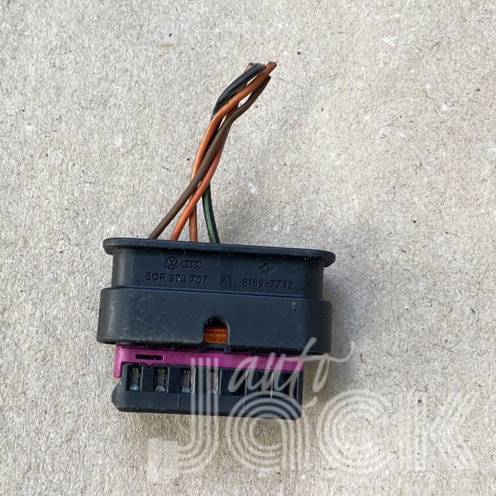 Роз'єм для Audi oe 5QF973707