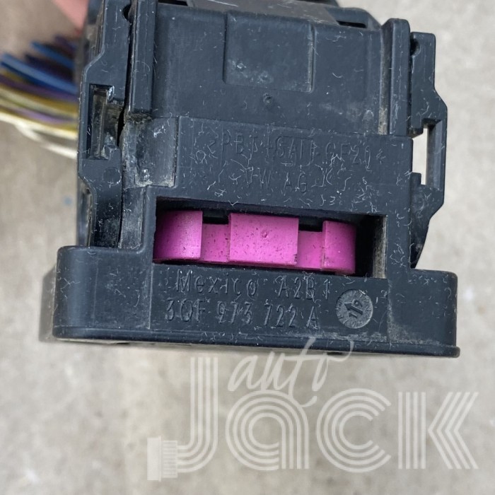 Роз'єм для Audi oe 3QF973722A