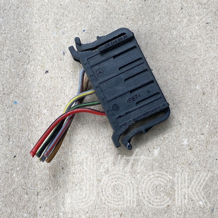 Роз'єм для Mercedes Benz oe 2105456528