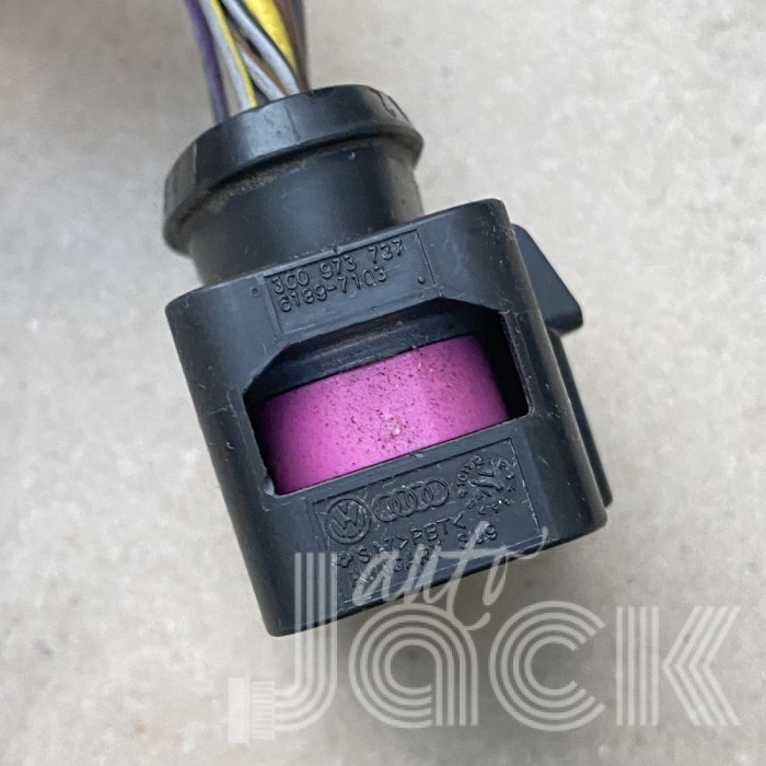Роз'єм для Audi oe 3C0973737