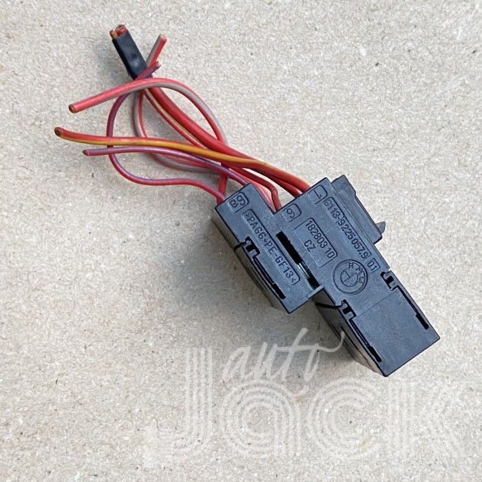 Роз'єм для BMW oe 61139225057