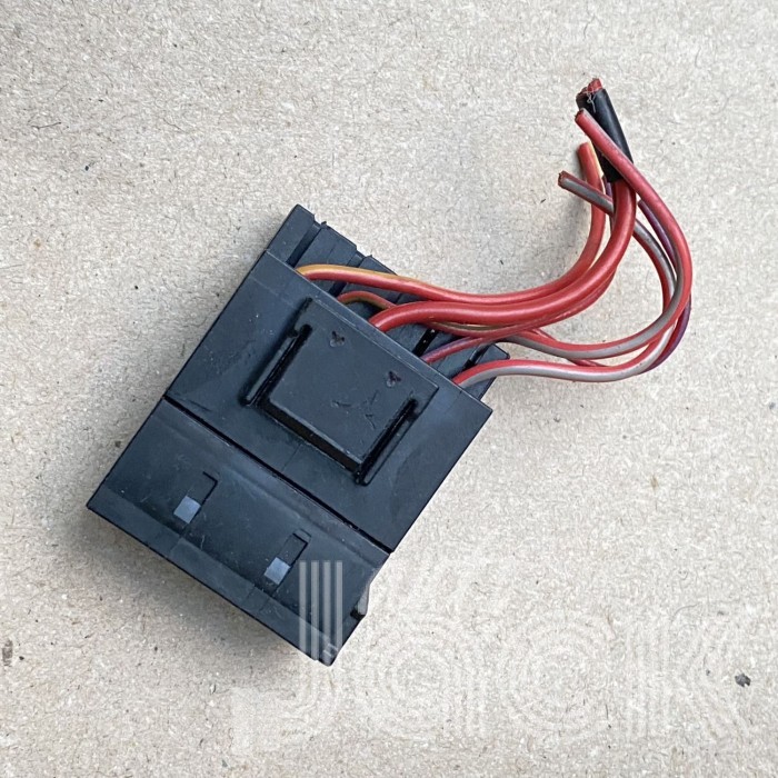 Роз'єм для BMW oe 61139225057
