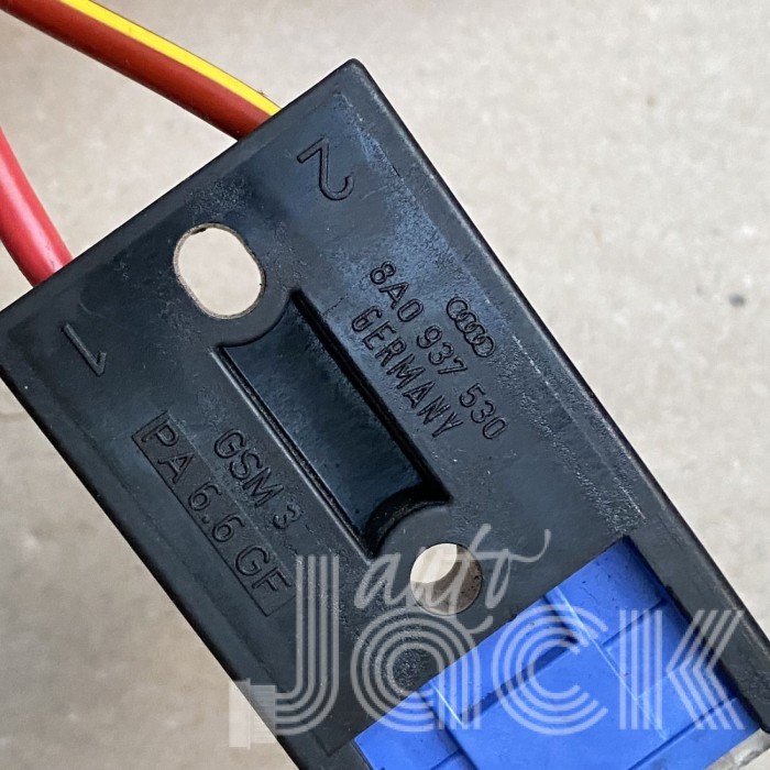 Утримувач запобіжника для Audi oe 8A0937530 Утримувач запобіжника для Audi oe 8A0937530