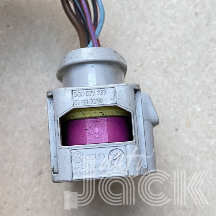 Роз'єм для Audi oe 5Q0973737 Роз'єм для Audi oe 5Q0973737