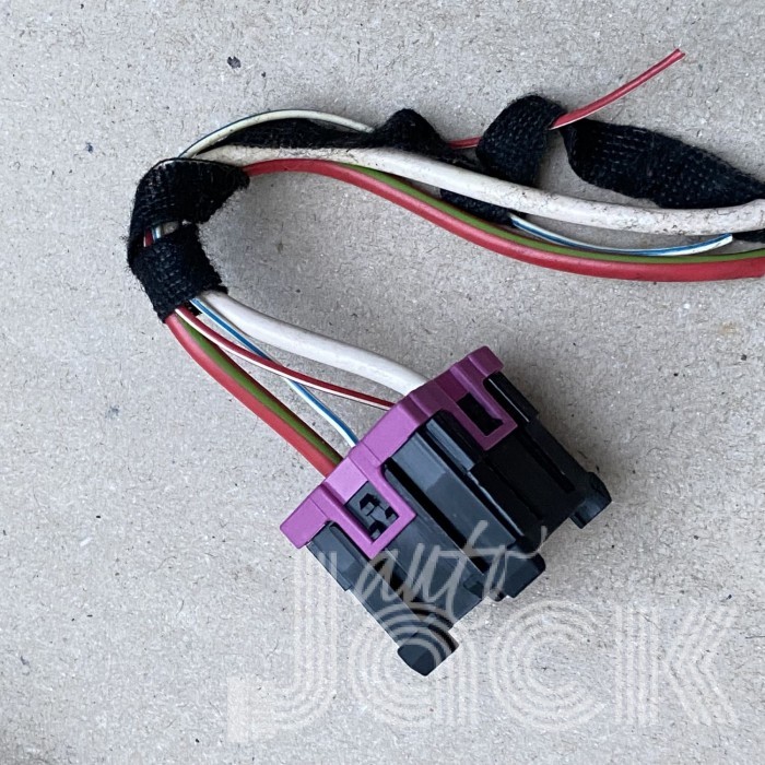 Роз'єм для Audi oe 443937527