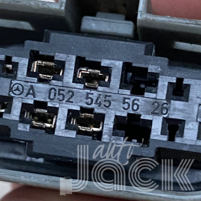Роз'єм для Mercedes Benz oe A0525455626