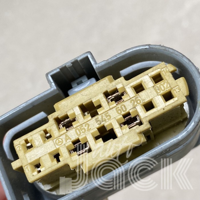 Роз'єм для Mercedes Benz oe A0525456026