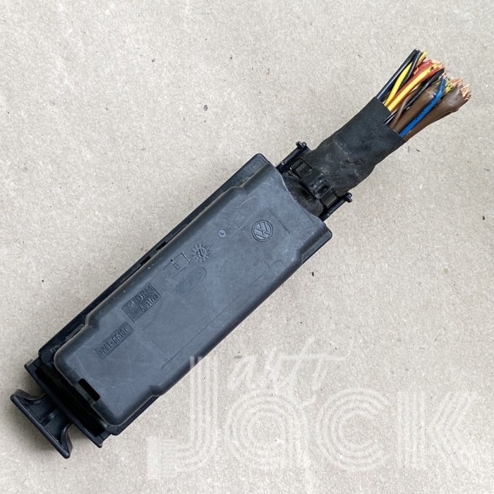 Роз'єм для Audi oe 6Q0973047