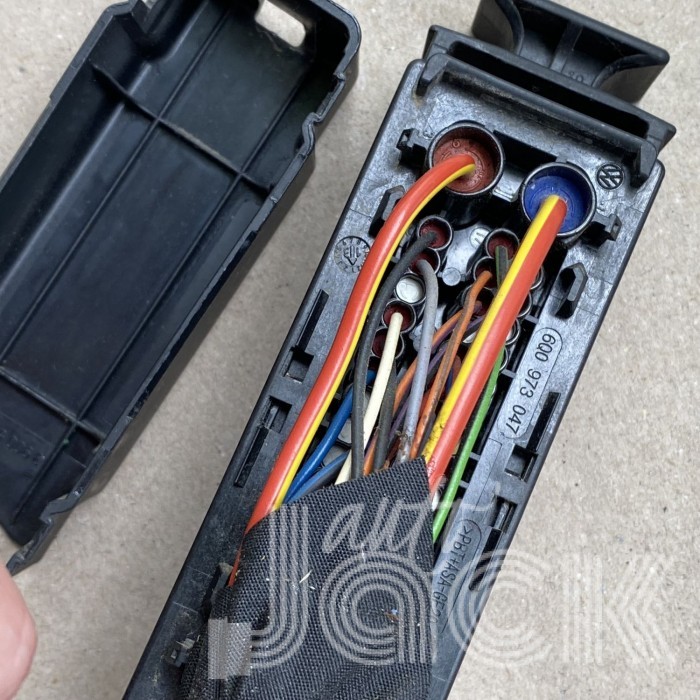 Роз'єм для Audi oe 6Q0973047