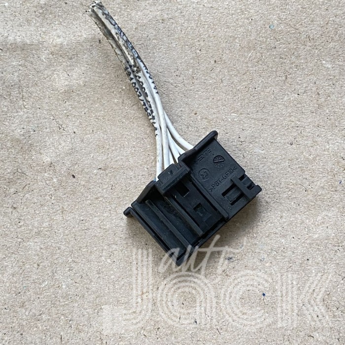 Роз'єм для Audi oe 6Q0972708