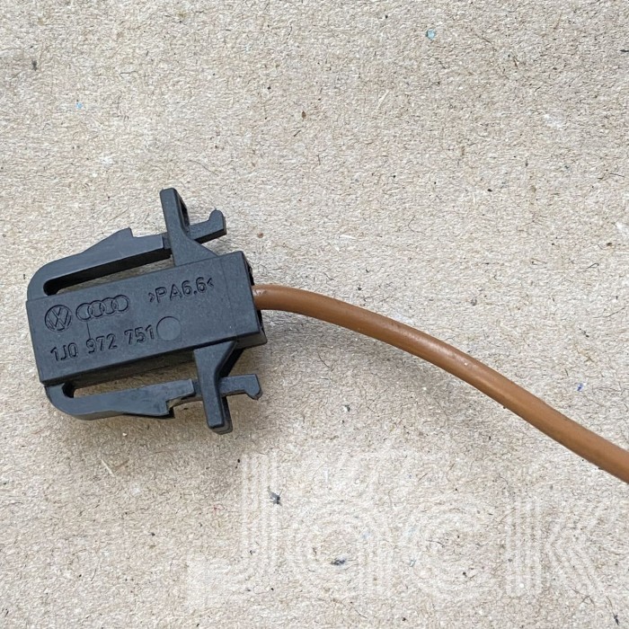 Роз'єм для Audi oe 1J0972751