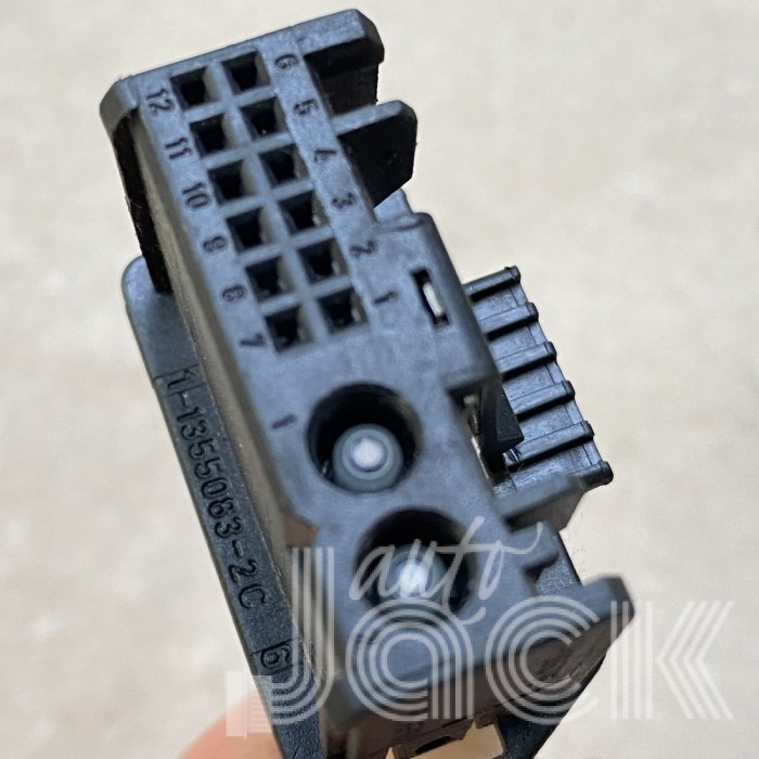 Роз'єм для Audi oe 113550832C Роз'єм для Audi oe 113550832C