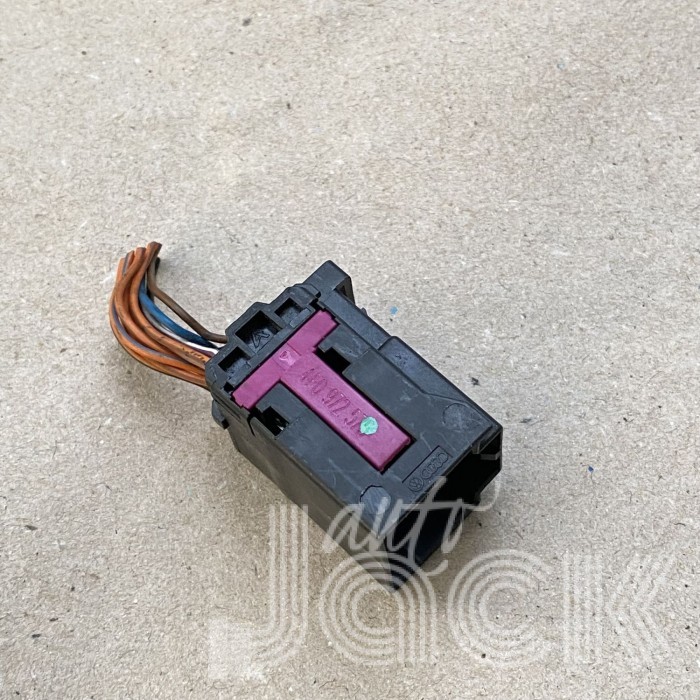 Роз'єм для Audi oe 4F0972575