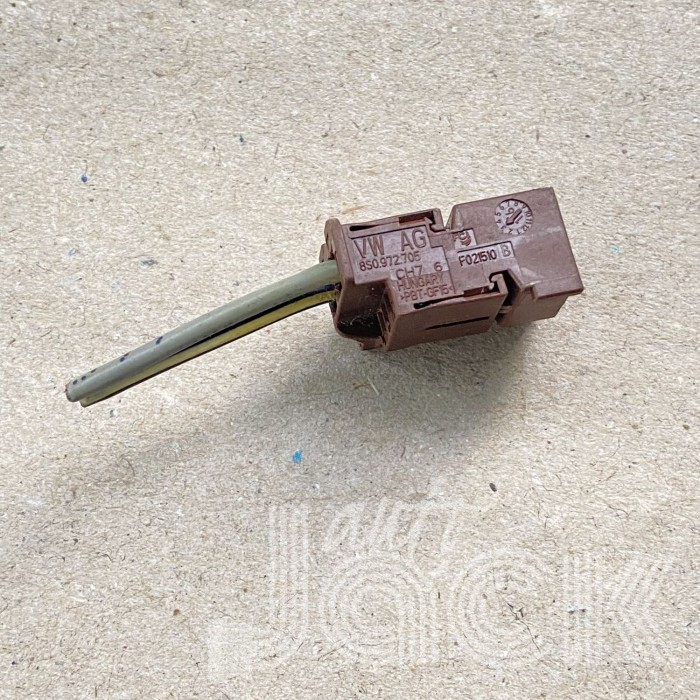 Роз'єм для Audi oe 8S0972705