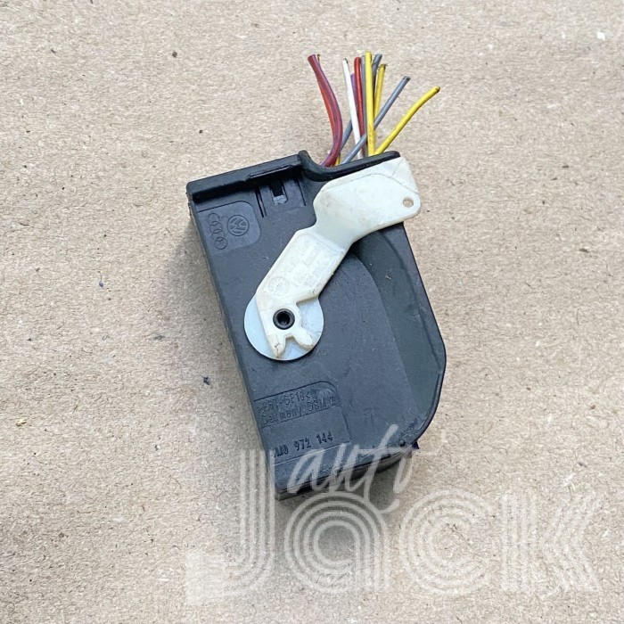 Роз'єм для Audi oe 4M0972144