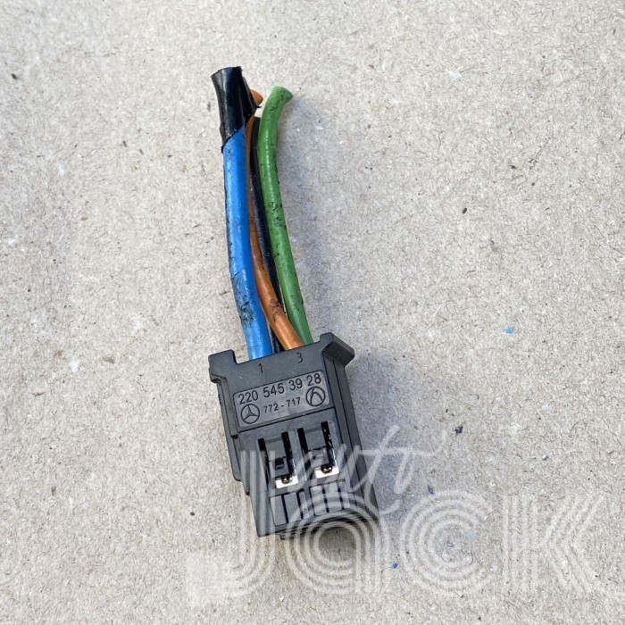 Роз'єм для Mercedes Benz oe 2205453928